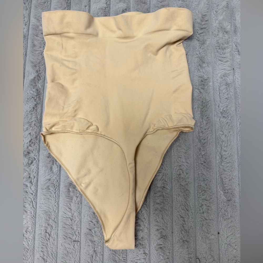 Skims Seamless Sculpt High Waisted Thong Color Sand - Picture 5 of 8